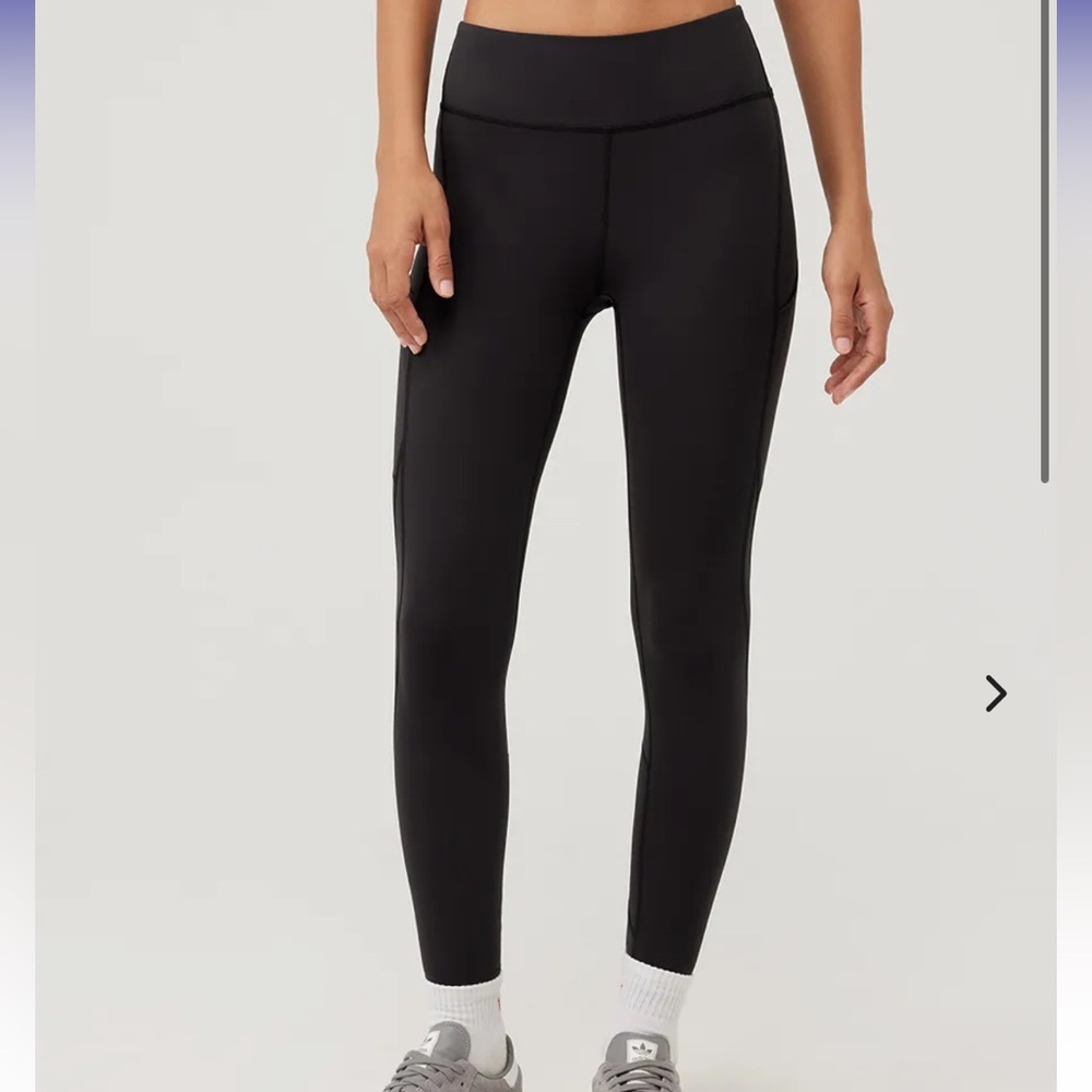 Outdoor Voices SuperForm 7/8 Contour leggings size small, navy